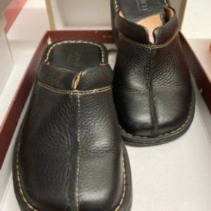 BORN Black Leather Clogs W3822,  Ladies Size 6